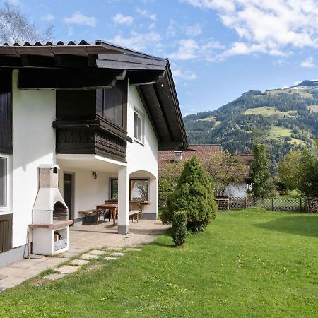 Spacious Chalet In Maishofen Near Forest エクステリア 写真
