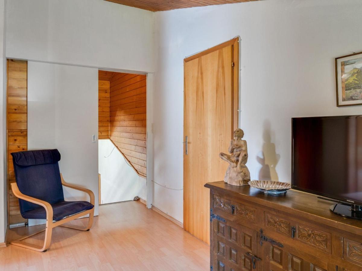 Spacious Chalet In Maishofen Near Forest エクステリア 写真