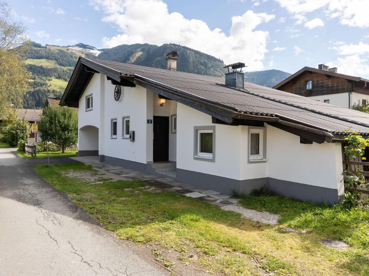 Spacious Chalet In Maishofen Near Forest エクステリア 写真