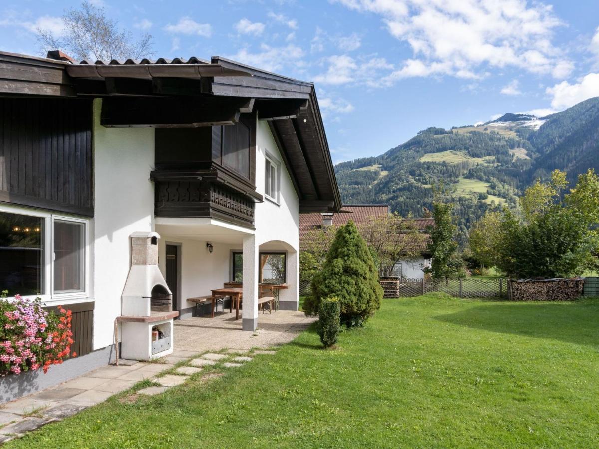 Spacious Chalet In Maishofen Near Forest エクステリア 写真